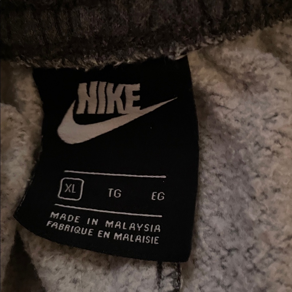 Boy’s Nike Gray Cargo Joggers - Picture 11 of 15